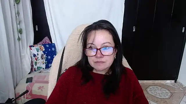 Sonialorens  online show from December 19, 2:46 pm