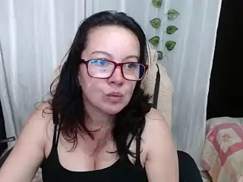 Sonialorens  online show from December 28, 7:54 pm