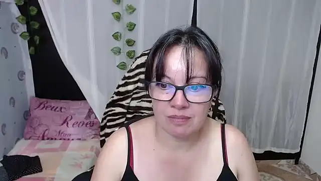 Sonialorens  online show from January 28, 9:19 pm