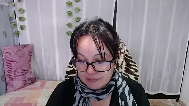 Sonialorens  online show from January 30, 9:04 pm