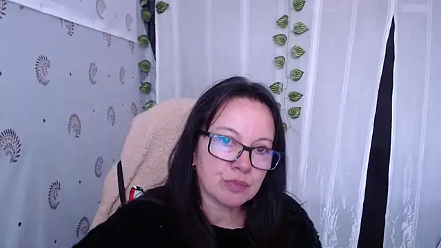 Sonialorens  online show from February 15, 6:01 pm