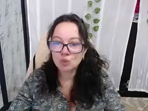 Sonialorens  online show from February 27, 2:43 pm