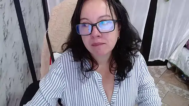 Sonialorens  online show from March 17, 1:29 pm