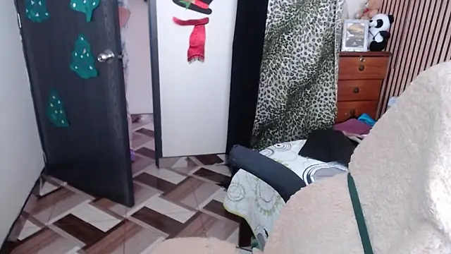 Sonialorens  online show from December 20, 6:48 pm