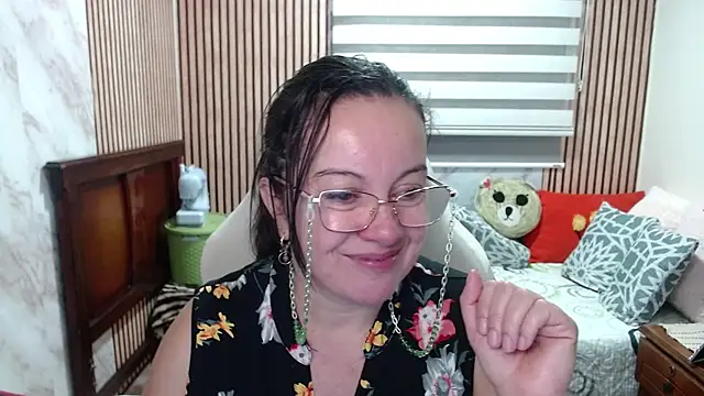 Snapshot of Sonialorens_ chatting on May 4, 10:17 pm Sonialorens online show from May 4, 10:17 pm
