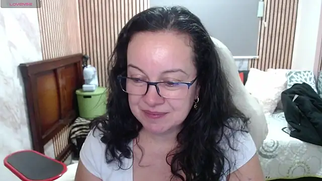 Snapshot of Sonialorens_ chatting on May 30, 10:40 pm Sonialorens online show from May 30, 10:40 pm