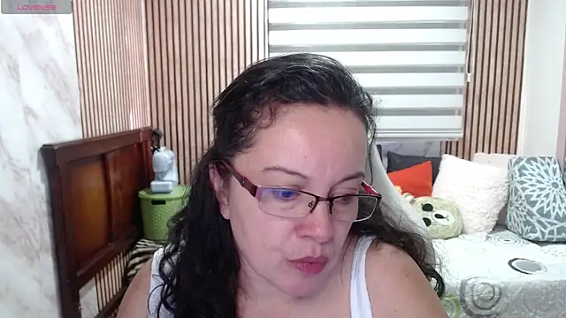 Snapshot of Sonialorens_ chatting on June 2, 9:39 pm Sonialorens online show from June 2, 9:39 pm