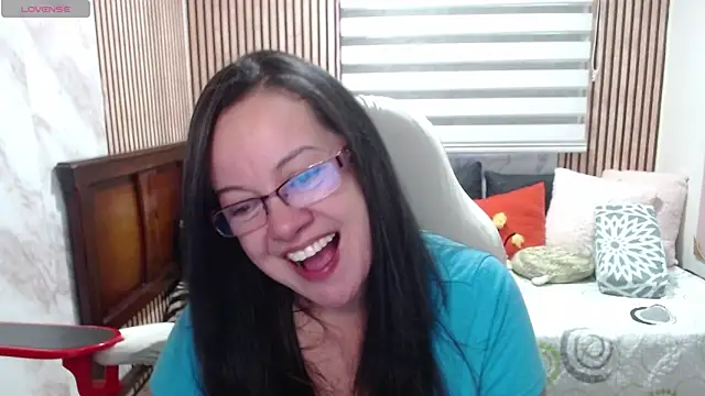 Snapshot of Sonialorens_ chatting on June 4, 9:32 pm Sonialorens online show from June 4, 9:32 pm
