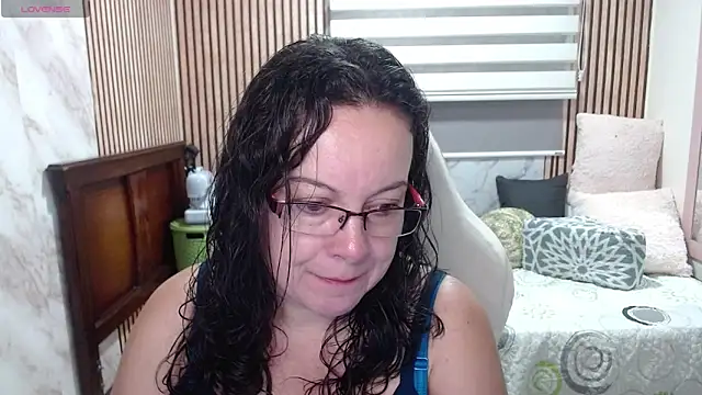 Snapshot of Sonialorens_ chatting on June 8, 1:11 pm Sonialorens online show from June 8, 1:11 pm