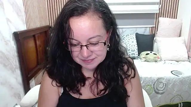 Snapshot of Sonialorens_ chatting on June 10, 3:55 pm Sonialorens online show from June 10, 3:55 pm