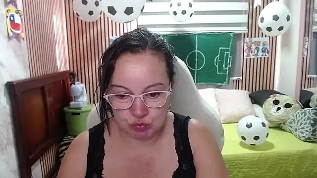 Snapshot of Sonialorens_ chatting on June 11, 9:46 pm Sonialorens online show from June 11, 9:46 pm