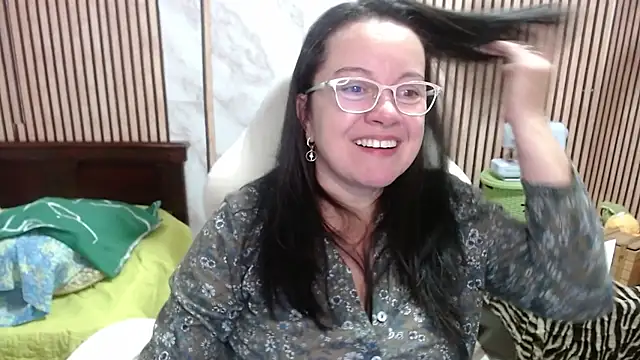 Snapshot of Sonialorens_ chatting on June 18, 9:41 pm Sonialorens online show from June 18, 9:41 pm