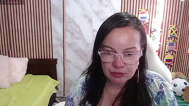 Snapshot of Sonialorens_ chatting on July 6, 10:34 pm Sonialorens online show from July 6, 10:34 pm