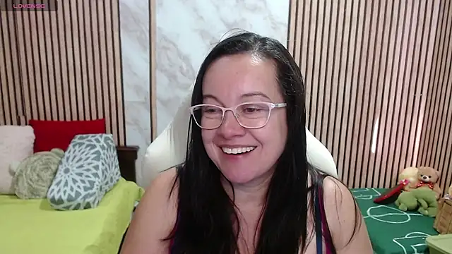 Snapshot of Sonialorens_ chatting on July 21, 8:11 pm Sonialorens online show from July 21, 8:11 pm