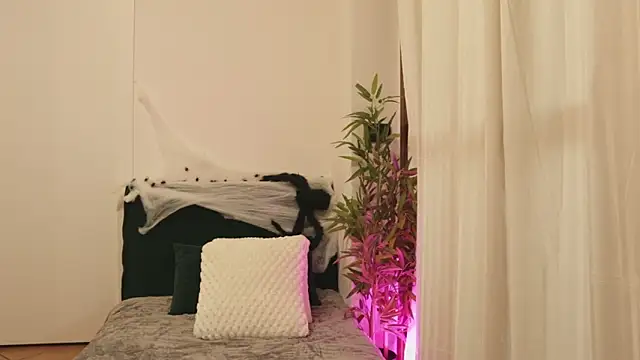 Snapshot of Luna_Riva chatting on October 23, 9:41 am Luna Riva online show from October 23, 9:41 am