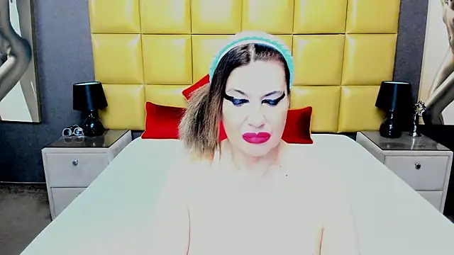 Snapshot of KiraLeila chatting on May 28, 10:51 pm KiraLeila online show from May 28, 10:51 pm