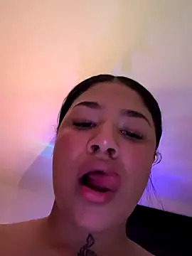 Snapshot of IamSashaLuv chatting on December 4, 9:40 am IamSashaLuv online show from December 4, 9:40 am