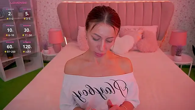 Snapshot of MirandaHobbs chatting on January 17, 7:46 am MirandaHobbs online show from January 17, 7:46 am