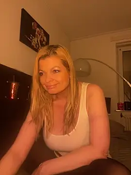 Snapshot of Lisavontease chatting on March 7, 12:07 am Lisavontease online show from March 7, 12:07 am