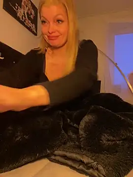 Snapshot of Lisavontease chatting on March 29, 6:08 pm Lisavontease online show from March 29, 6:08 pm