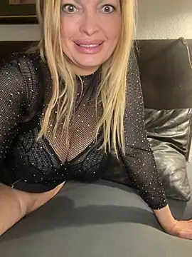 Snapshot of Lisavontease chatting on April 18, 7:07 pm Lisavontease online show from April 18, 7:07 pm