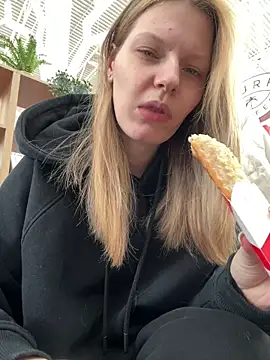 MaryHiggins online show from February 6, 11:24 am