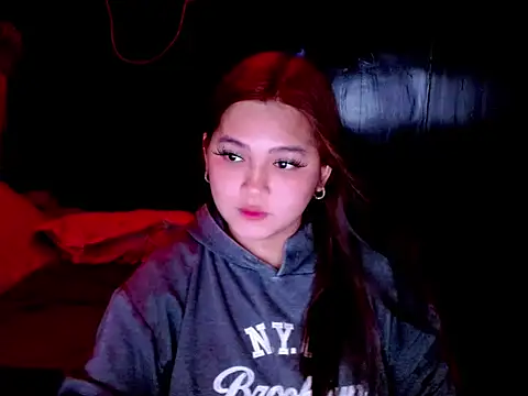 Snapshot of EmpressYna chatting on June 15, 5:31 am EmpressYna online show from June 15, 5:31 am