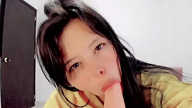 Snapshot of ariakyubi chatting on February 8, 9:03 am ariakyubi online show from February 8, 9:03 am