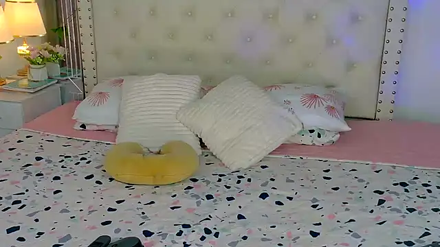 Snapshot of Ariana_girlhots chatting on January 18, 6:17 am Ariana girlhots online show from January 18, 6:17 am