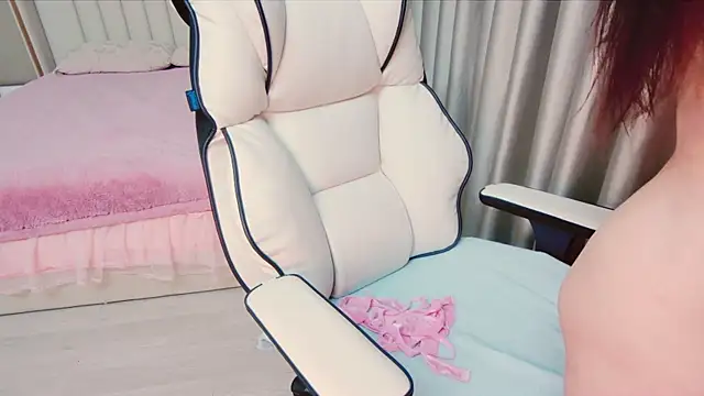 Snapshot of Girl__Funny chatting on December 26, 5:08 pm Girl  Funny online show from December 26, 5:08 pm