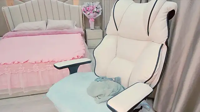 Snapshot of Girl__Funny chatting on January 15, 2:24 pm Girl  Funny online show from January 15, 2:24 pm