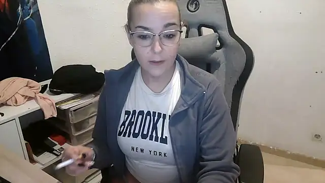 Snapshot of bekka__ chatting on February 18, 8:27 pm bekka online show from February 18, 8:27 pm