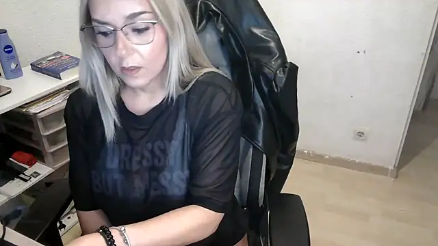 Snapshot of bekka__ chatting on February 28, 8:21 pm bekka online show from February 28, 8:21 pm