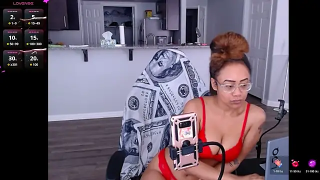 Snapshot of RylHoneyy chatting on June 7, 5:27 pm RylHoneyy online show from June 7, 5:27 pm