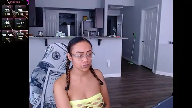 Snapshot of RylHoneyy chatting on June 10, 8:19 pm RylHoneyy online show from June 10, 8:19 pm