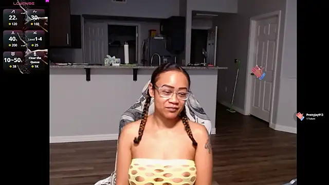 Snapshot of RylHoneyy chatting on June 11, 2:33 am RylHoneyy online show from June 11, 2:33 am