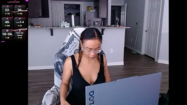 Snapshot of RylHoneyy chatting on June 11, 8:29 pm RylHoneyy online show from June 11, 8:29 pm