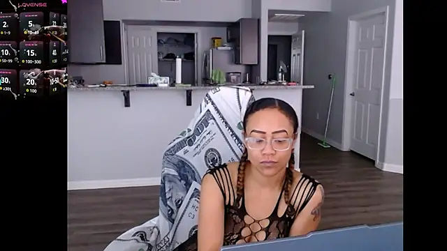 Snapshot of RylHoneyy chatting on June 12, 7:46 pm RylHoneyy online show from June 12, 7:46 pm