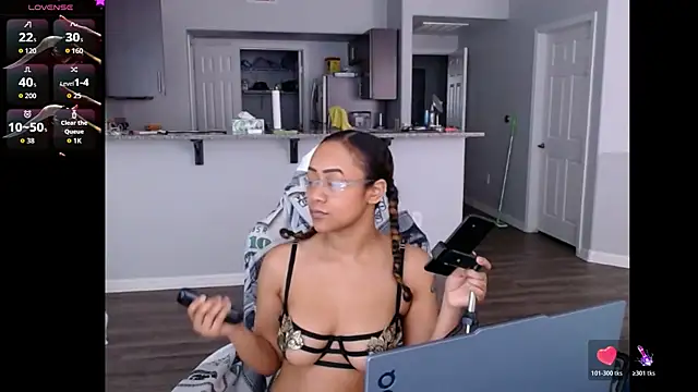 Snapshot of RylHoneyy chatting on June 15, 7:16 pm RylHoneyy online show from June 15, 7:16 pm