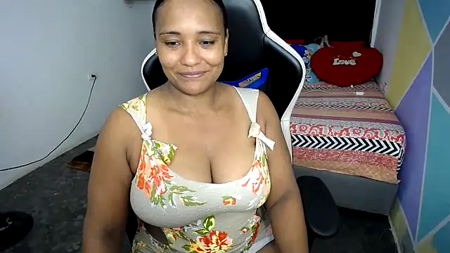 Snapshot of marysol83 chatting on February 22, 1:44 am marysol83 online show from February 22, 1:44 am