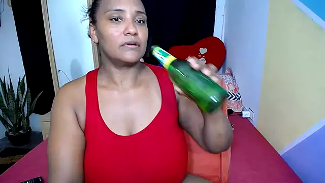 Snapshot of marysol83 chatting on March 2, 6:51 pm marysol83 online show from March 2, 6:51 pm