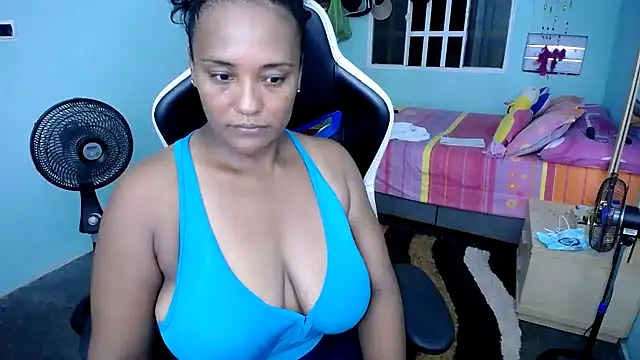 Snapshot of marysol83 chatting on December 19, 1:34 am marysol83 online show from December 19, 1:34 am