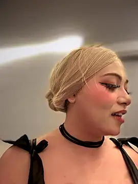 Snapshot of seraphine23 chatting on October 11, 6:01 am seraphine23 online show from October 11, 6:01 am