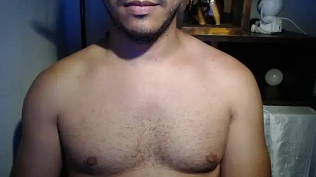 Snapshot of thommerxxx chatting on June 11, 4:10 am thommerxxx online show from June 11, 4:10 am