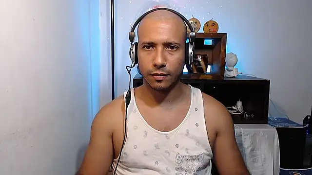 Snapshot of thommerxxx chatting on June 14, 12:19 am thommerxxx online show from June 14, 12:19 am