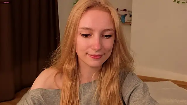 berrry girl online show from May 13, 11:40 am