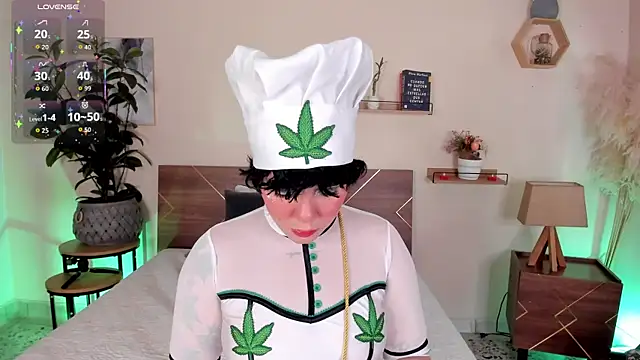 Snapshot of Amy_art chatting on June 13, 9:02 pm Amy art online show from June 13, 9:02 pm
