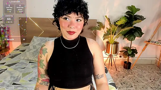 Snapshot of Amy_art chatting on June 22, 11:46 pm Amy art online show from June 22, 11:46 pm