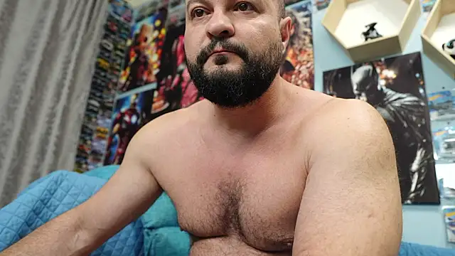 Snapshot of Muscle_Bear chatting on October 24, 4:42 am Muscle Bear online show from October 24, 4:42 am