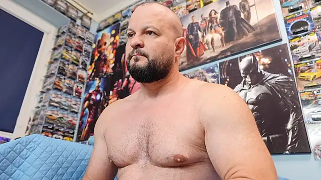Snapshot of Muscle_Bear chatting on June 20, 5:21 am Muscle Bear online show from June 20, 5:21 am